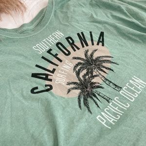 New crop top. Never worn because it didn’t fit me and I don’t like it anymore.